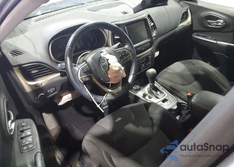 2017 Jeep Cherokee Latitude z USA, uszkodzony, nr VIN 1C4PJMCS5HW532062